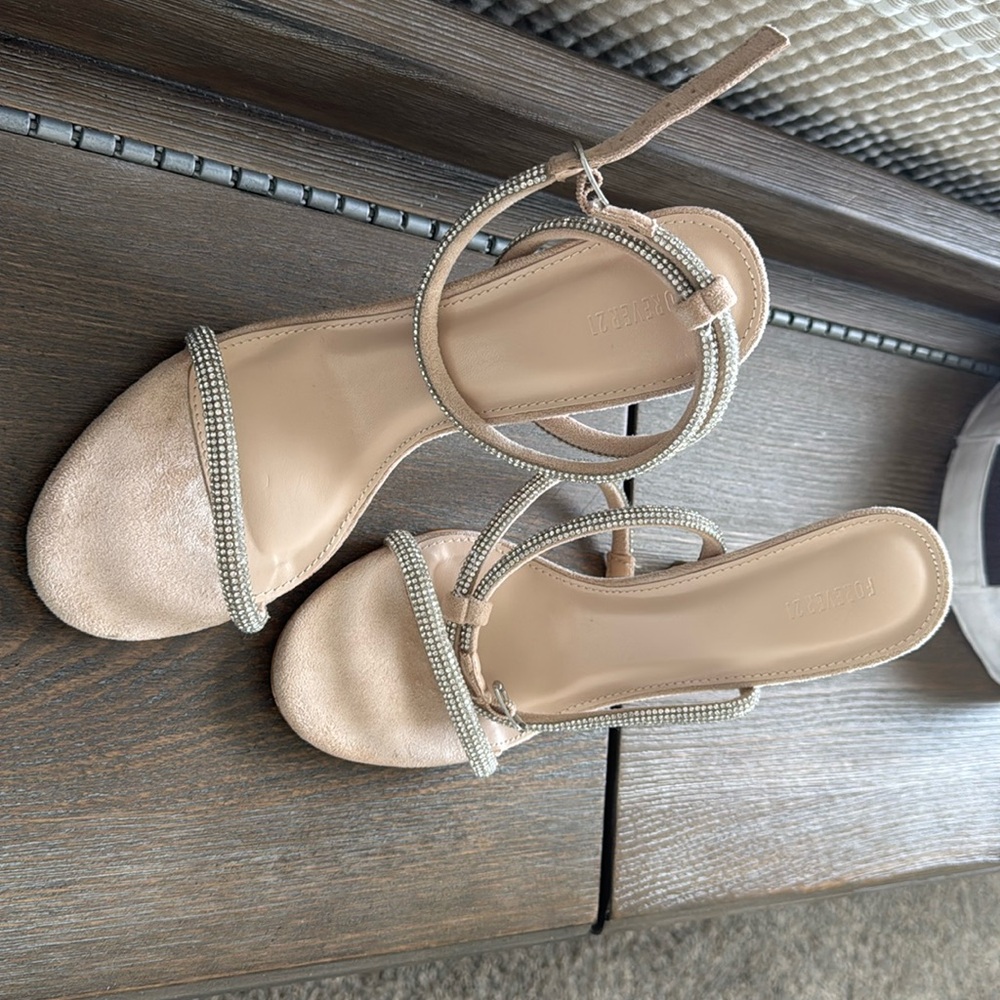 Forever 21 high sandals, lightly used. They are like new.
